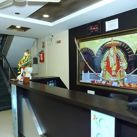 Sai Madhavi Palace Hotel シルディ エクステリア 写真