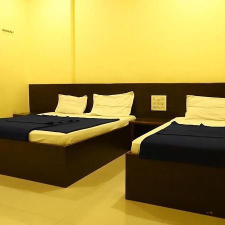 Sai Madhavi Palace Hotel シルディ エクステリア 写真