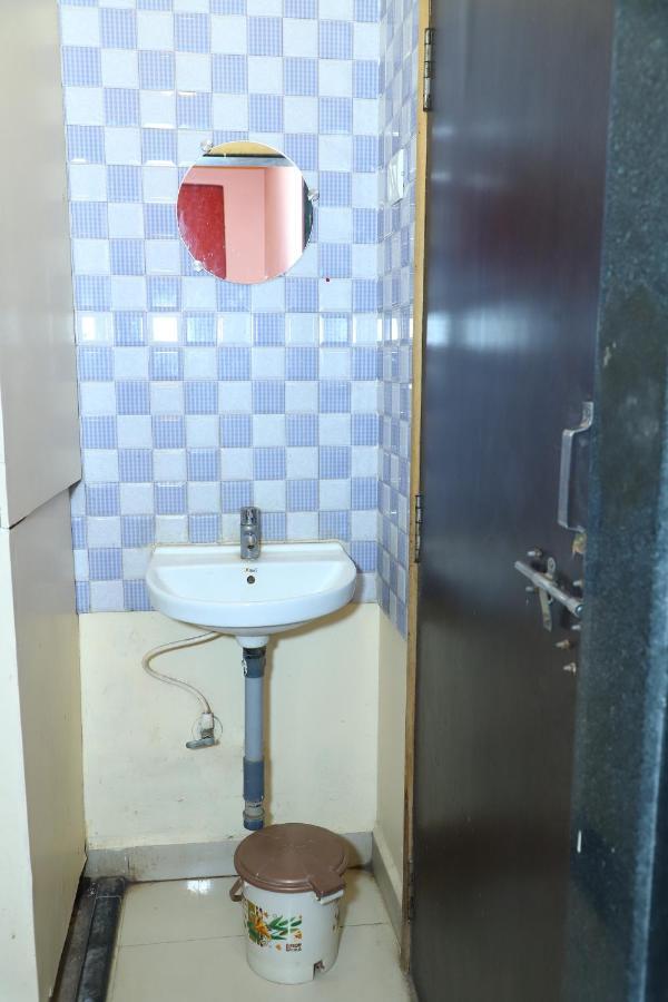 Sai Madhavi Palace Hotel シルディ エクステリア 写真