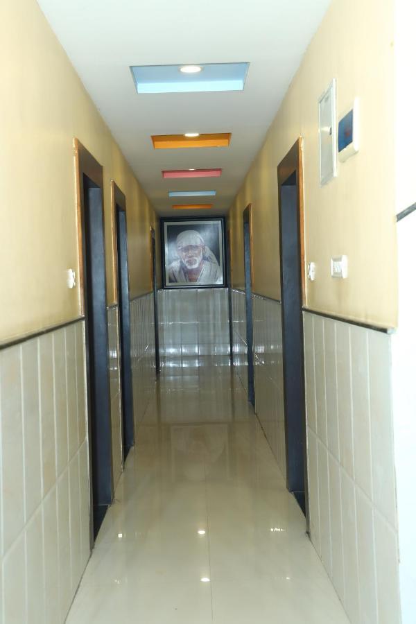 Sai Madhavi Palace Hotel シルディ エクステリア 写真